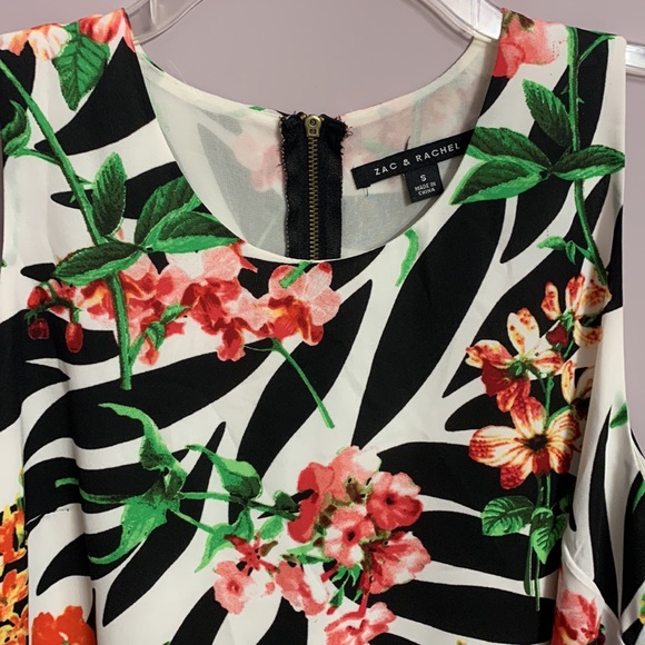 NWT ZAC & RACHEL small Floral tank top high low sleeveless black white floral - Picture 9 of 9